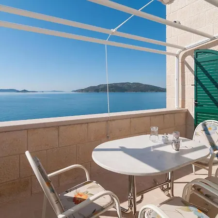 Apartment Beautiful In Okrug Donji With Wifi Donji Okrug (Ciovo)