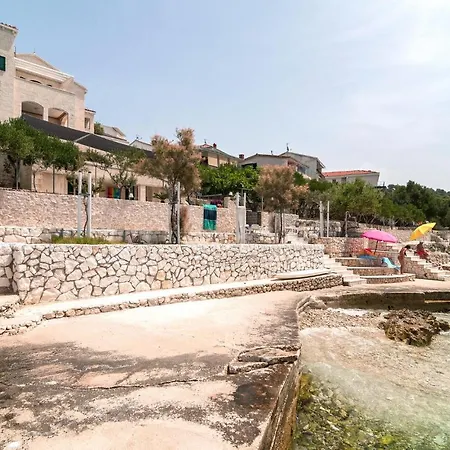 Beautiful In Okrug Donji With Wifi