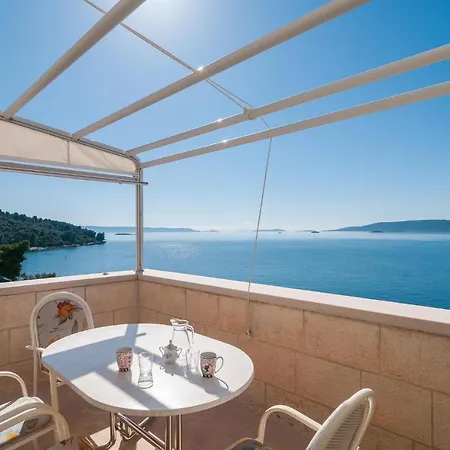 Apartment Beautiful In Okrug Donji With Wifi Donji Okrug (Ciovo)