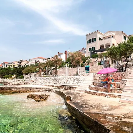 Beautiful In Okrug Donji With Wifi *
