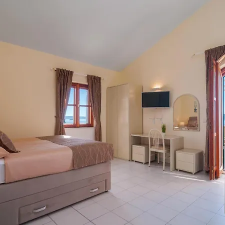 Apartment Beautiful In Okrug Donji With Wifi