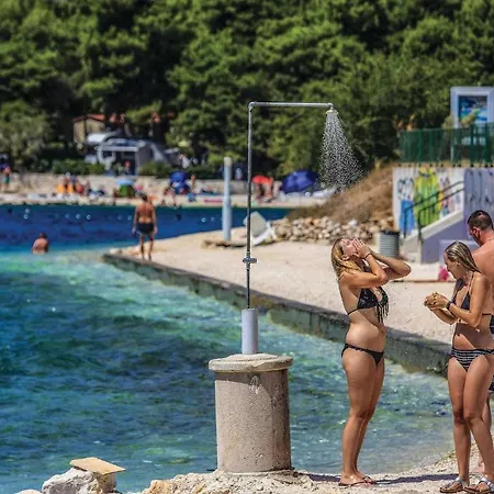 Beautiful In Okrug Donji With Wifi